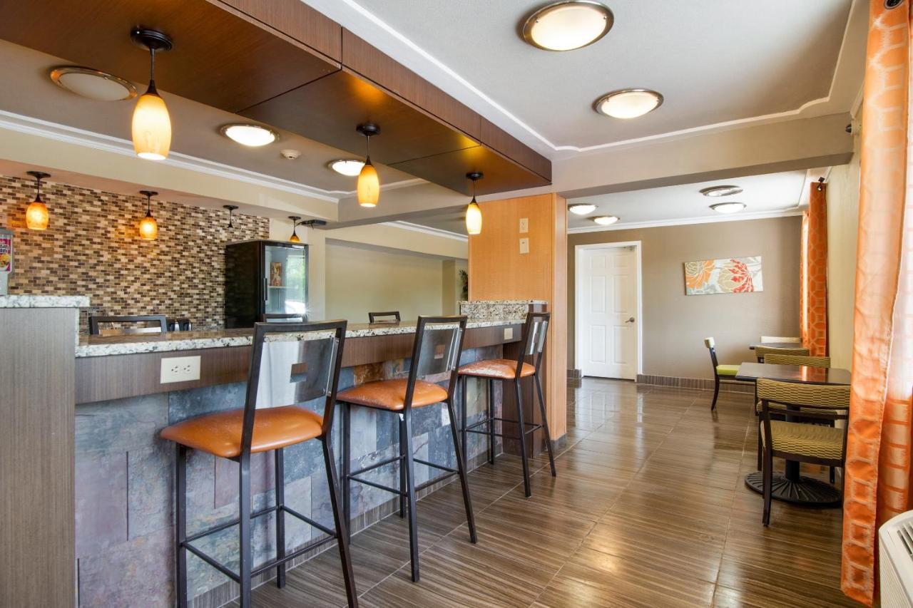 Day'S Inn & Suites By Wyndham Indianapolis Airport East 外观 照片
