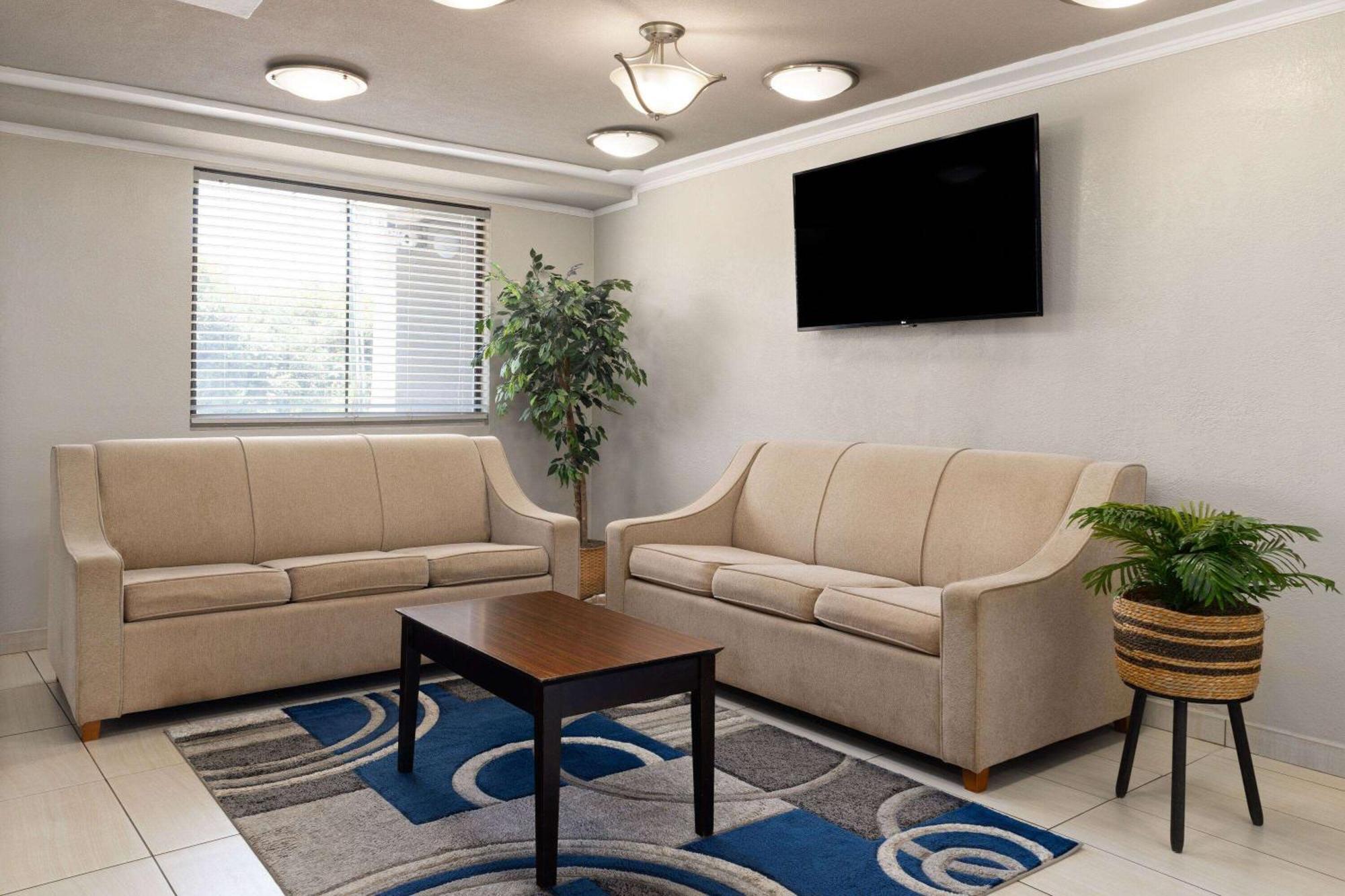 Day'S Inn & Suites By Wyndham Indianapolis Airport East 外观 照片