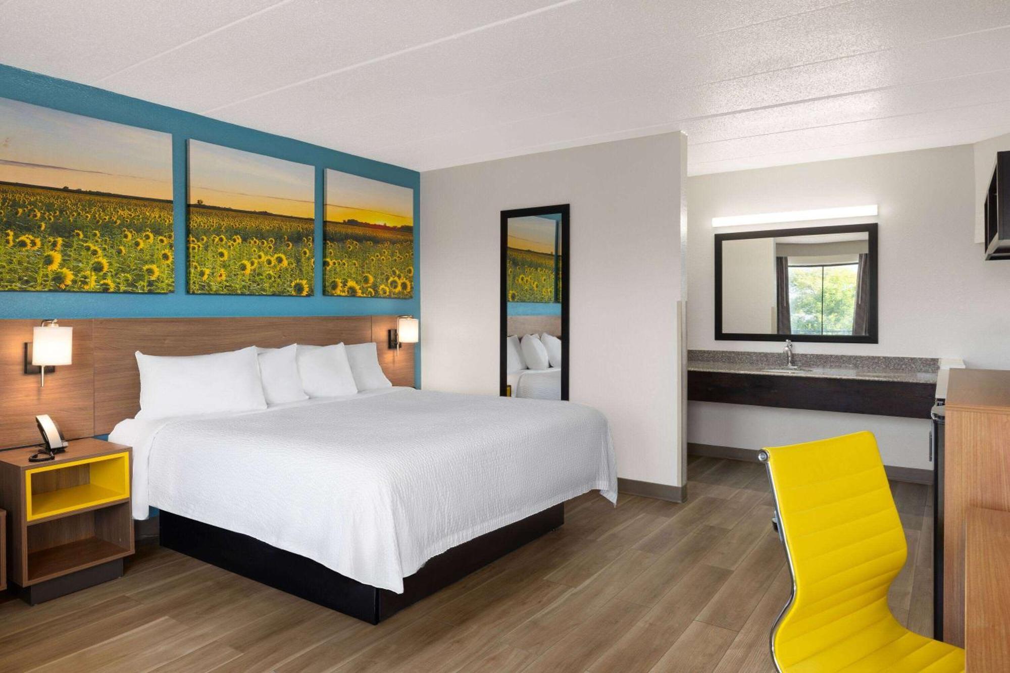 Day'S Inn & Suites By Wyndham Indianapolis Airport East 外观 照片