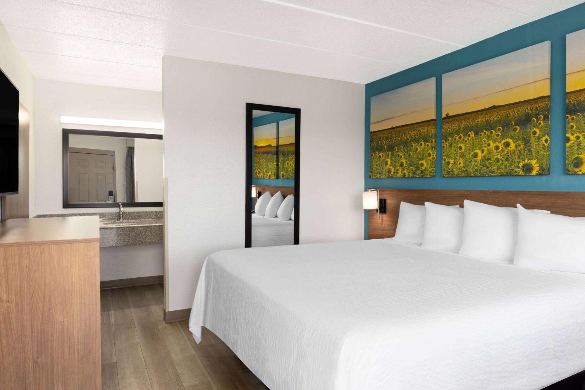 Day'S Inn & Suites By Wyndham Indianapolis Airport East 外观 照片