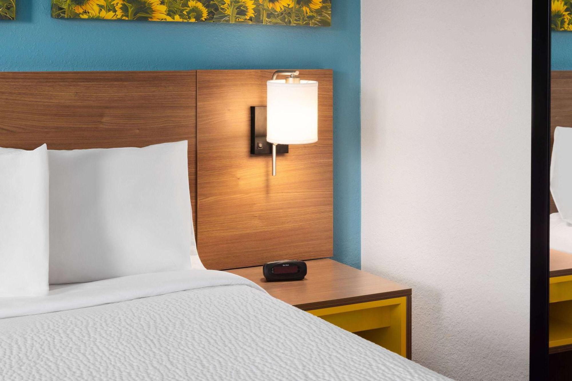 Day'S Inn & Suites By Wyndham Indianapolis Airport East 外观 照片