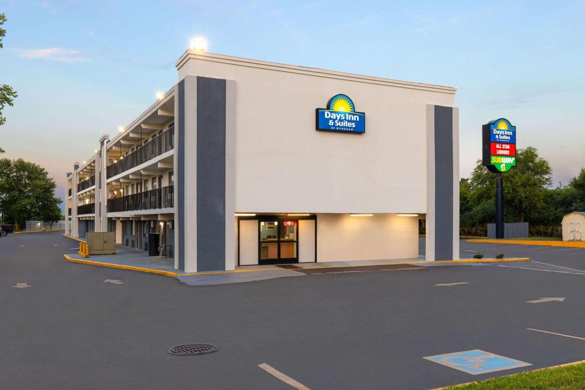 Day'S Inn & Suites By Wyndham Indianapolis Airport East 外观 照片