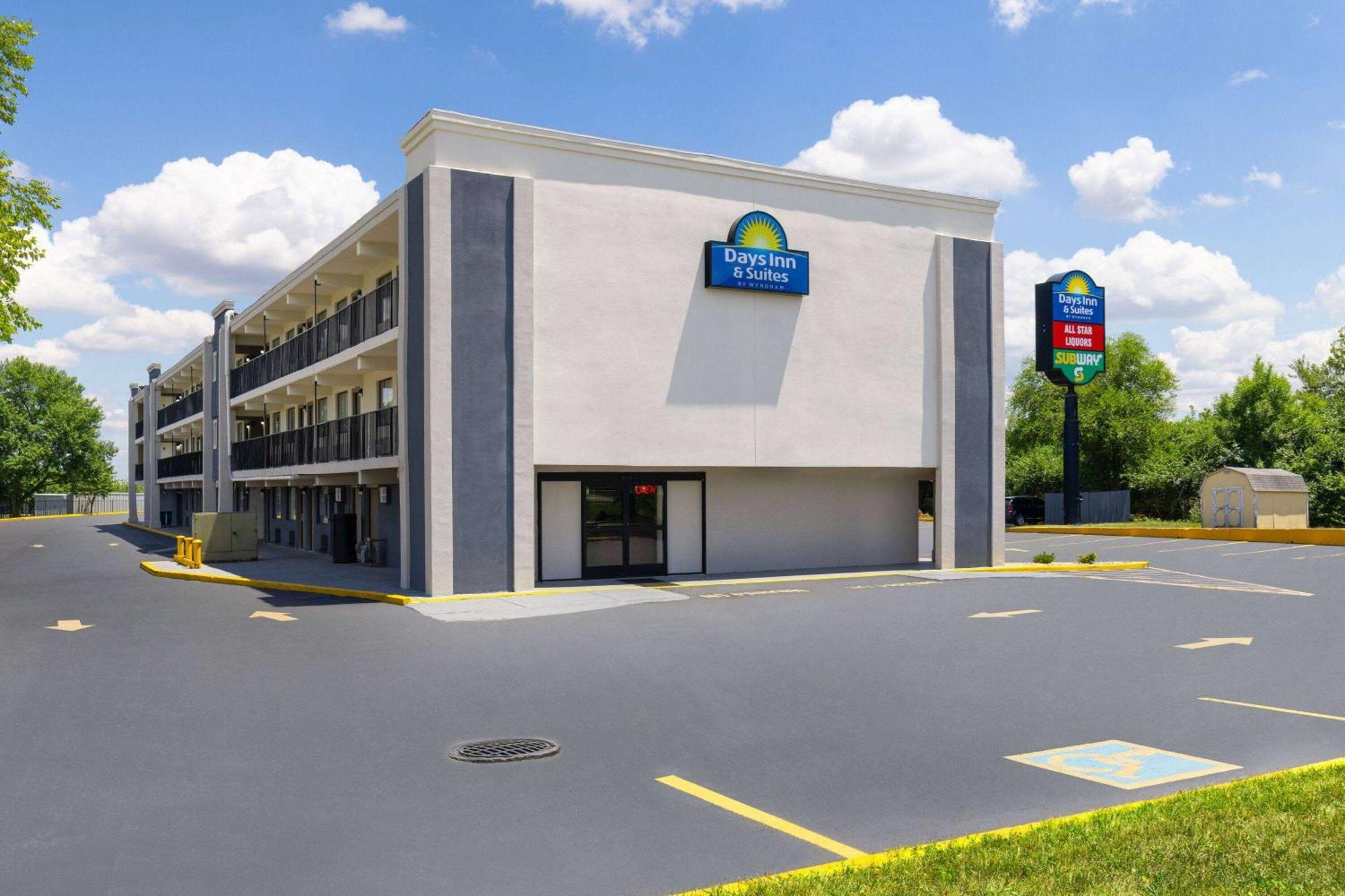 Day'S Inn & Suites By Wyndham Indianapolis Airport East 外观 照片