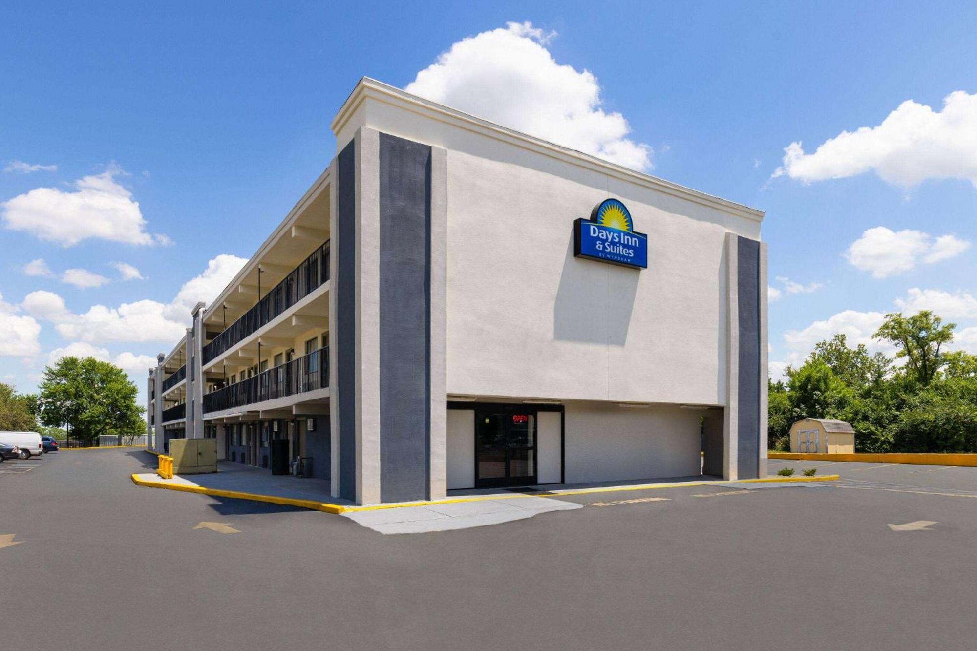 Day'S Inn & Suites By Wyndham Indianapolis Airport East 外观 照片