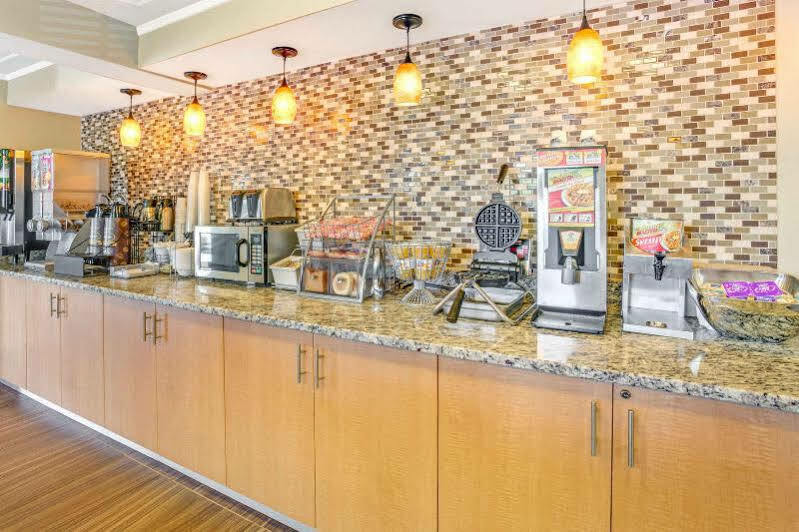 Day'S Inn & Suites By Wyndham Indianapolis Airport East 外观 照片